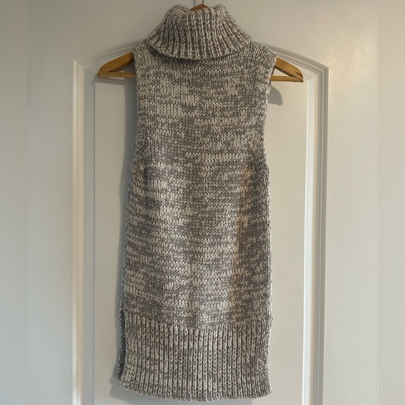 Club Monaco Cashmere Blend Sleeveless Turtleneck Sweater Grey & White - Picture 3 of 8